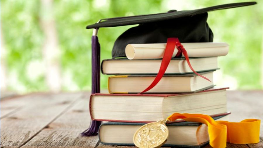 Caption đăng ảnh tốt nghiệp ngắn gọn, nhiều tâm trạng